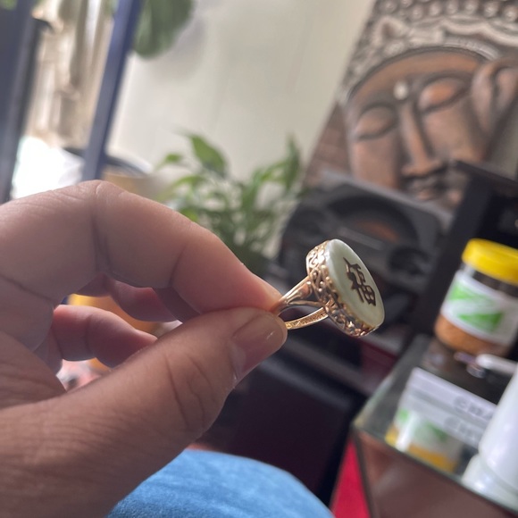 14K Estate 14k Jade Ring w sign-”Luck” - Picture 3 of 3